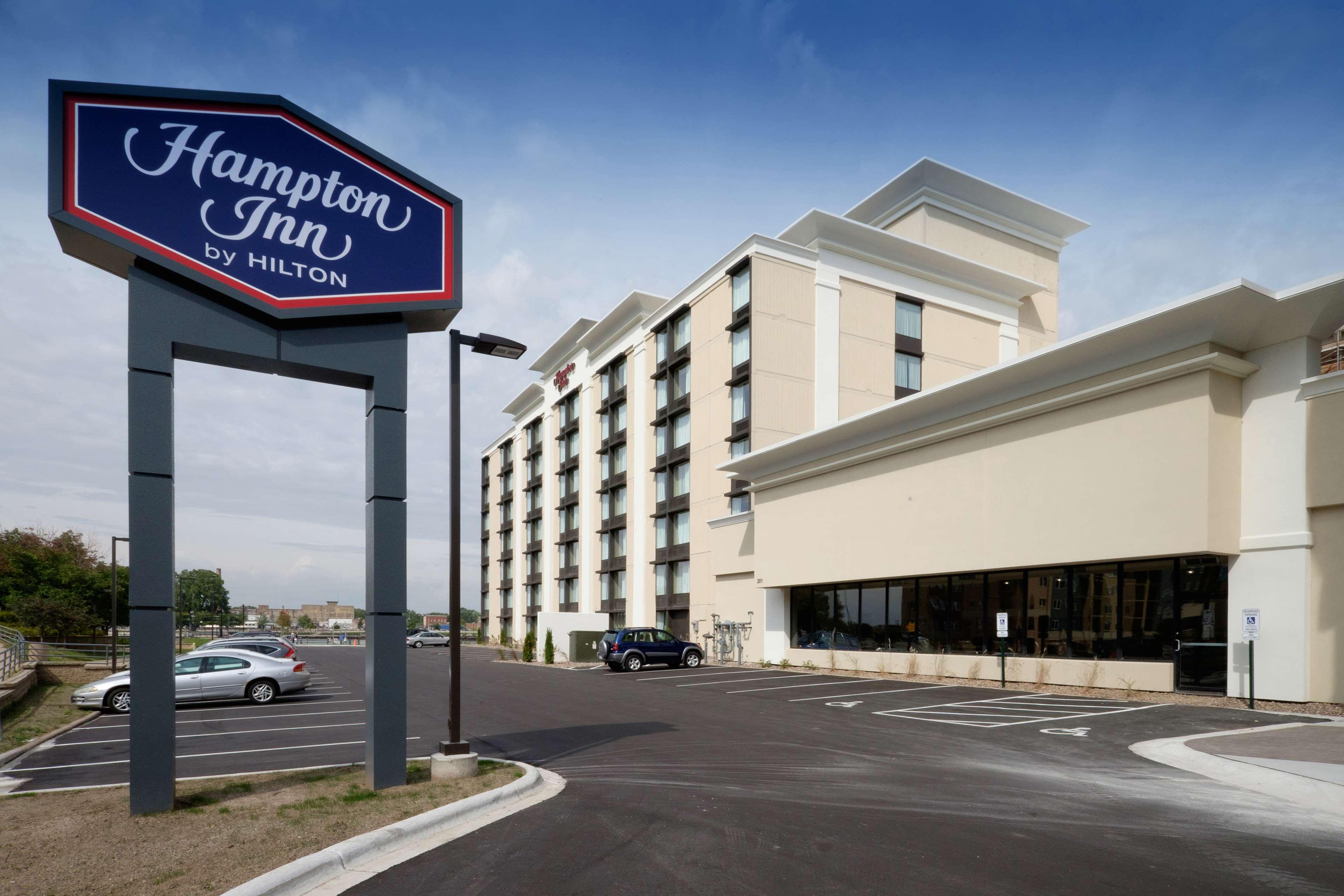 Hampton Inn Green Bay Downtown Екстериор снимка