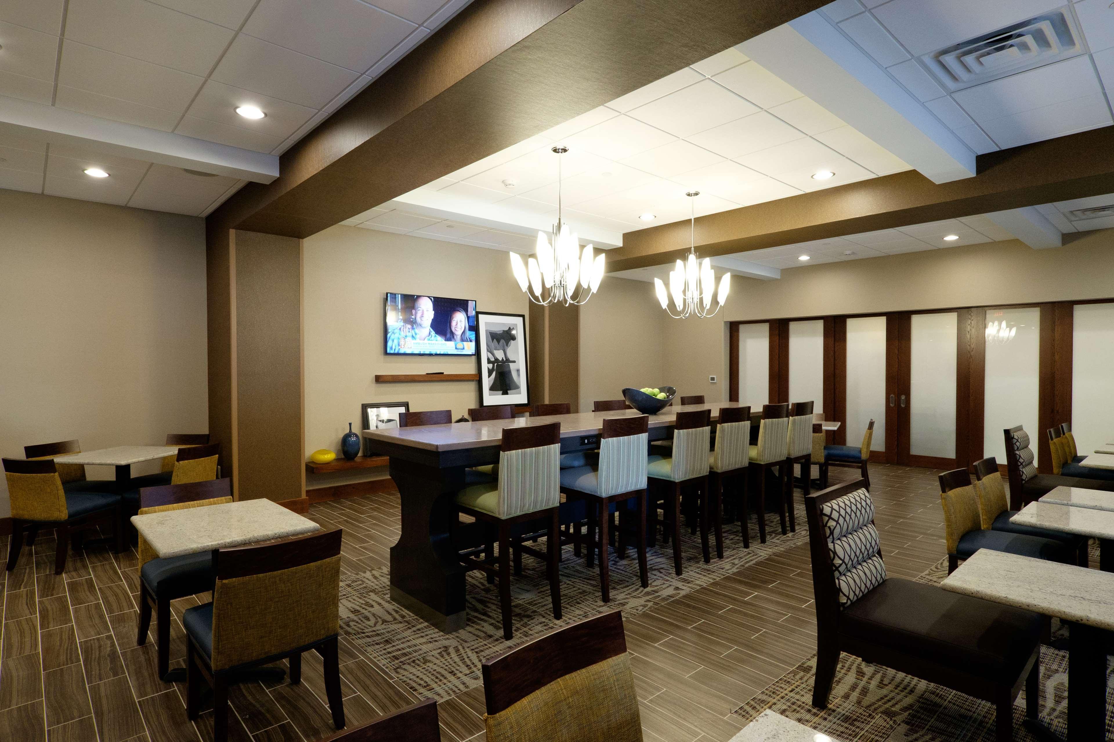 Hampton Inn Green Bay Downtown Екстериор снимка
