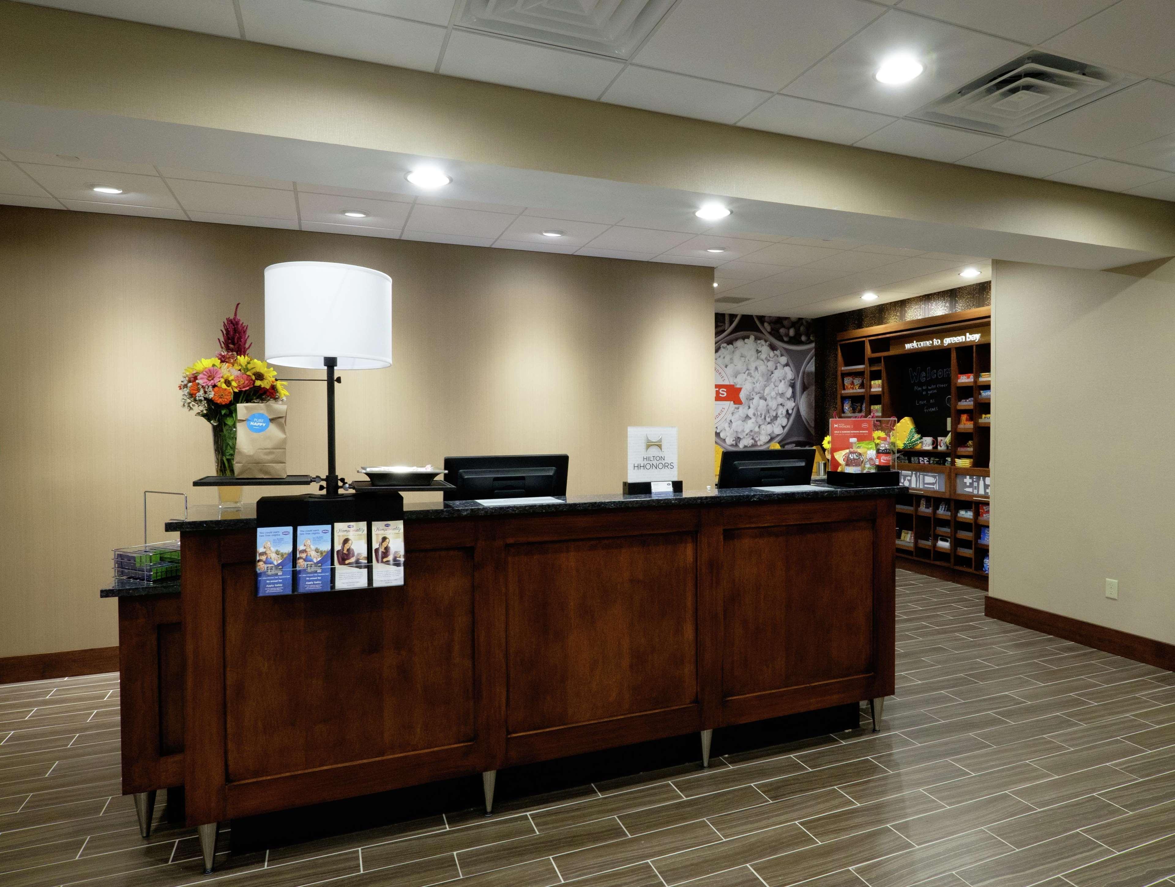 Hampton Inn Green Bay Downtown Екстериор снимка