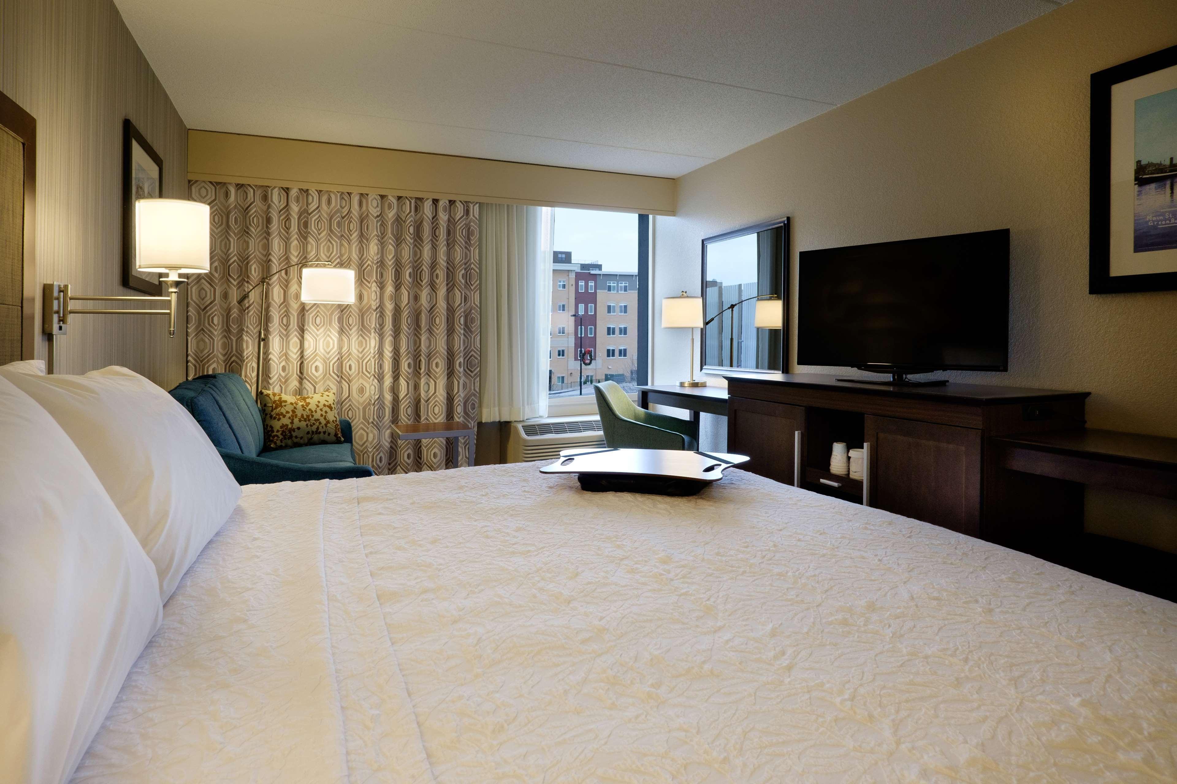 Hampton Inn Green Bay Downtown Екстериор снимка