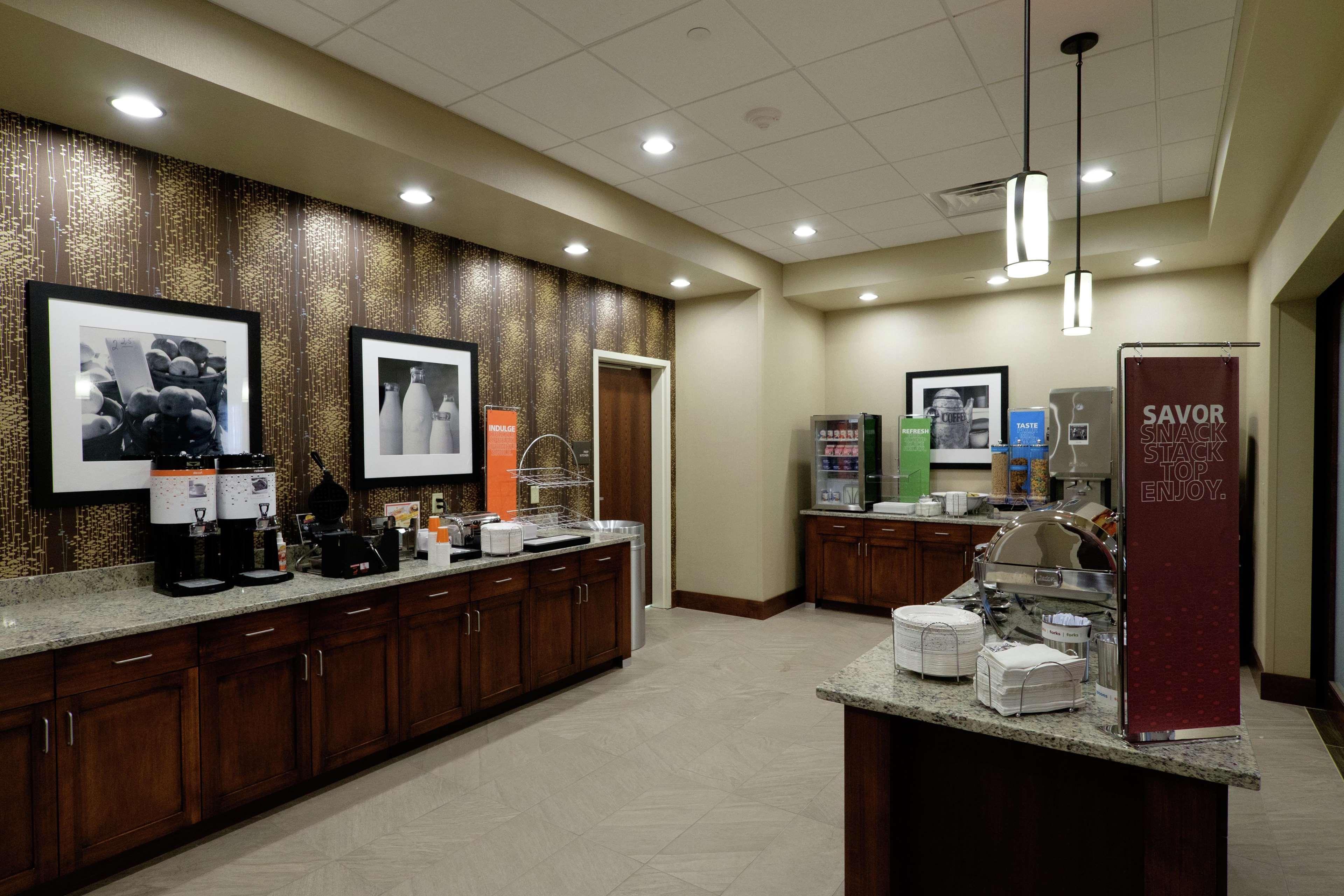 Hampton Inn Green Bay Downtown Екстериор снимка