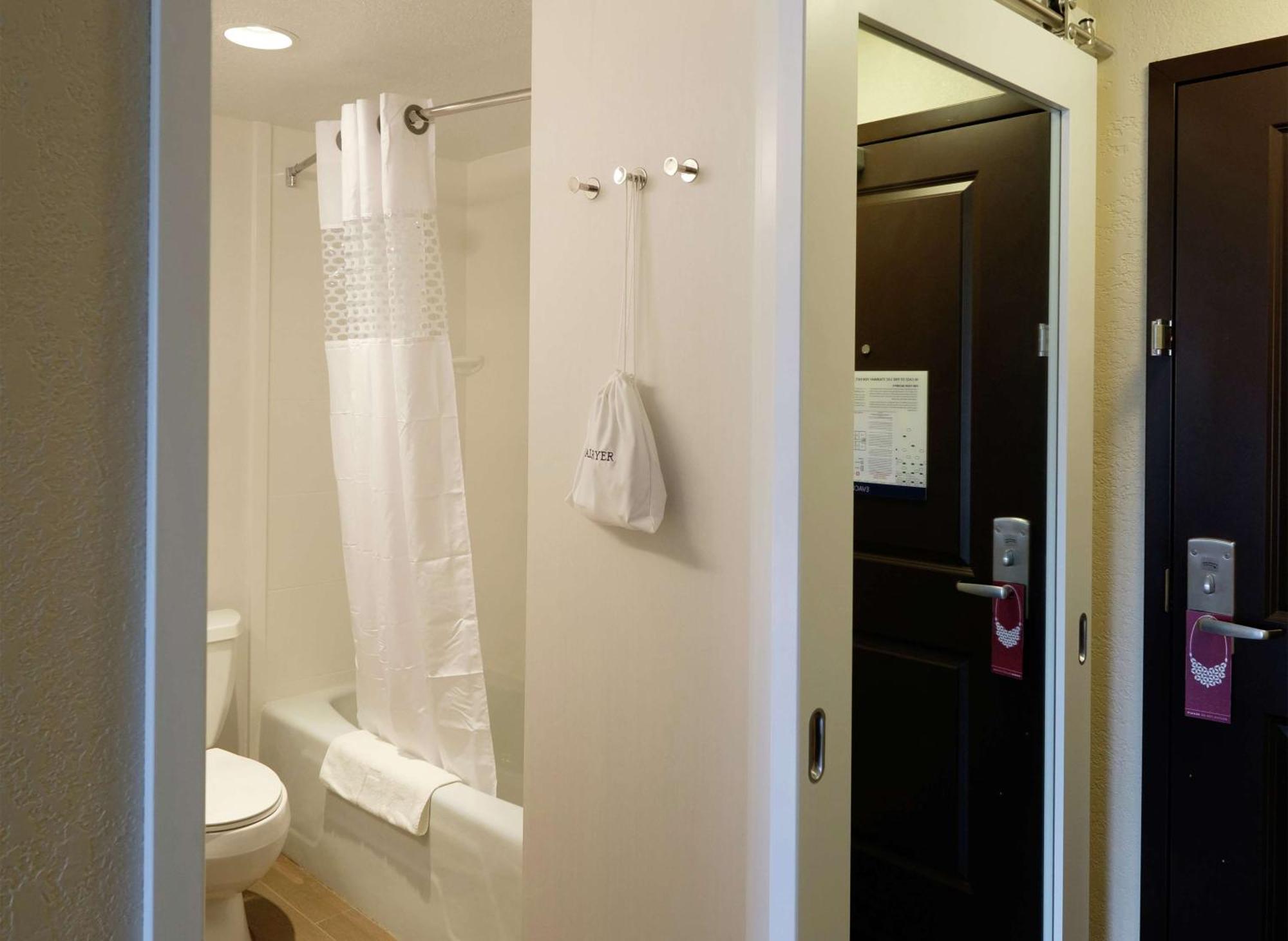 Hampton Inn Green Bay Downtown Екстериор снимка