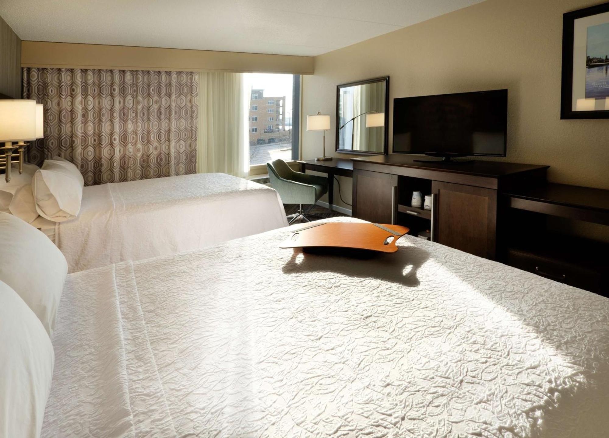 Hampton Inn Green Bay Downtown Екстериор снимка